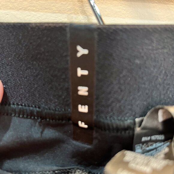 Savage X Fenty Black Logo High Waisted Leggings Size 3X - Picture 7 of 8